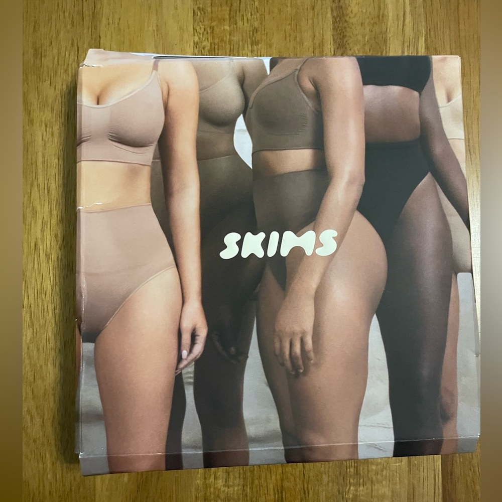 Skims shaper wear. Never been used.
